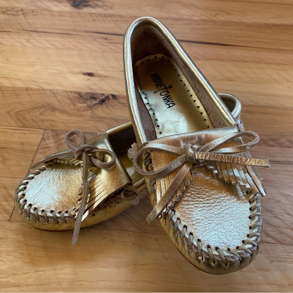 Minnetonka gold moccasins with laces